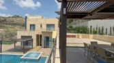 فيلا فاخرة مع مزرعة للبيع في البحاث – غرب عمان